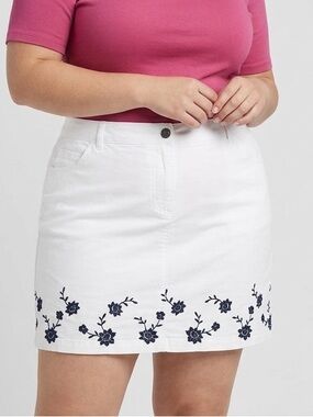 GEORGE White Skort size 22W